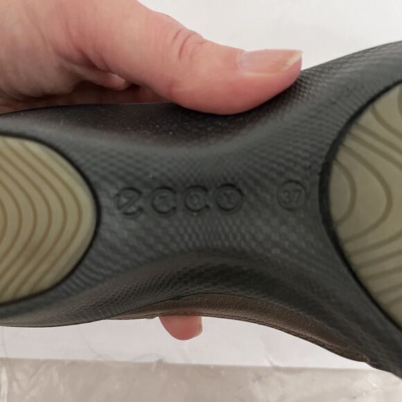 ECCO Sandal Size 6.5 EU 37 Comfort Metallic Gold Leather Gladiator T Strap Flash - Picture 8 of 8